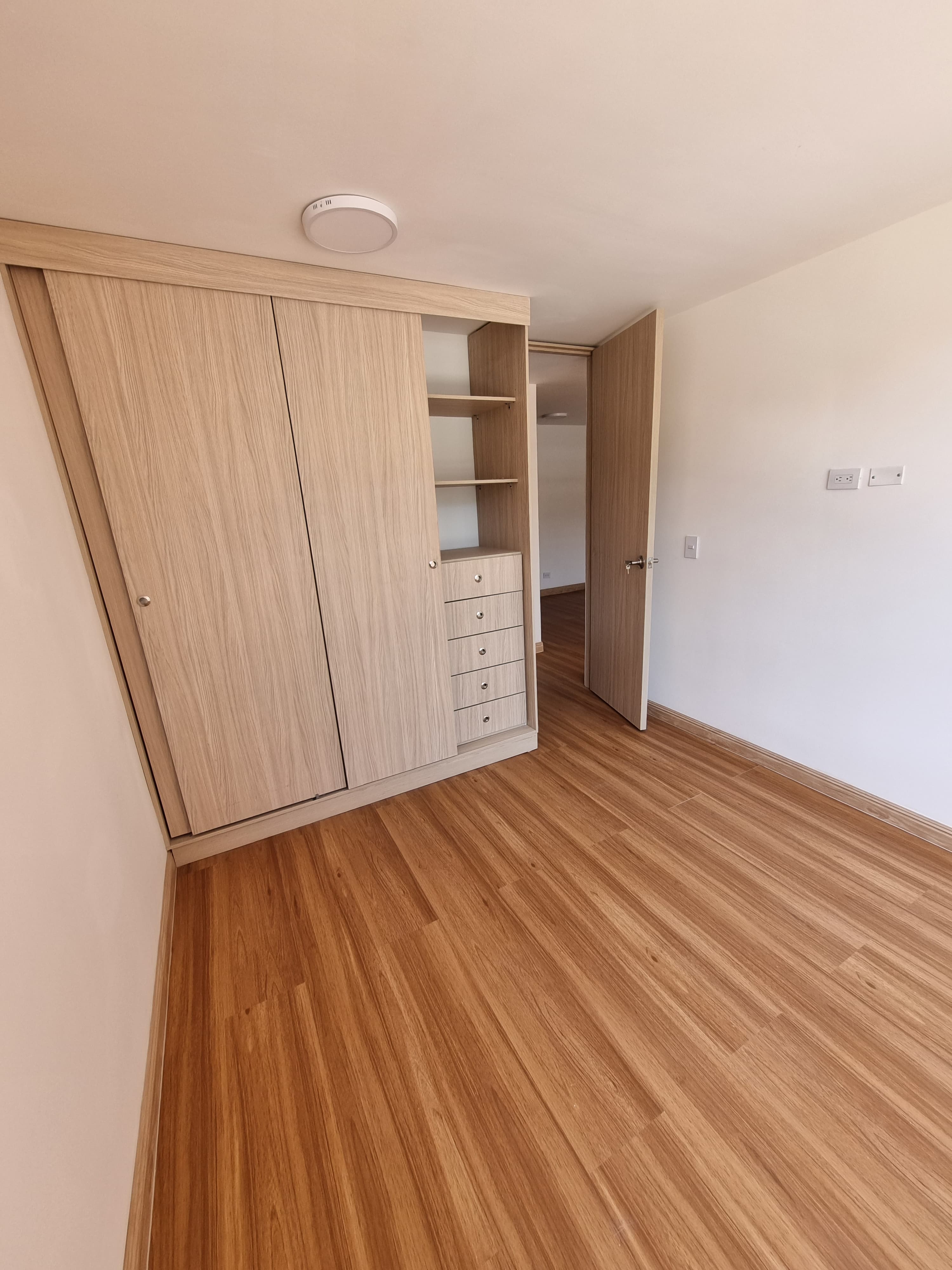 Habitación con closet